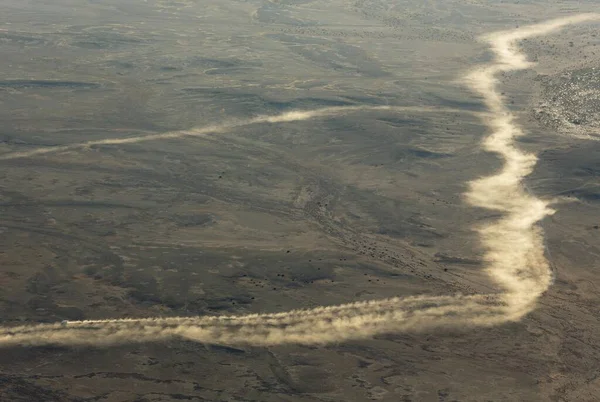 Dust Trails Left Vehicles Driving Gravel Roads Edge Namib Desert — Stock Photo, Image