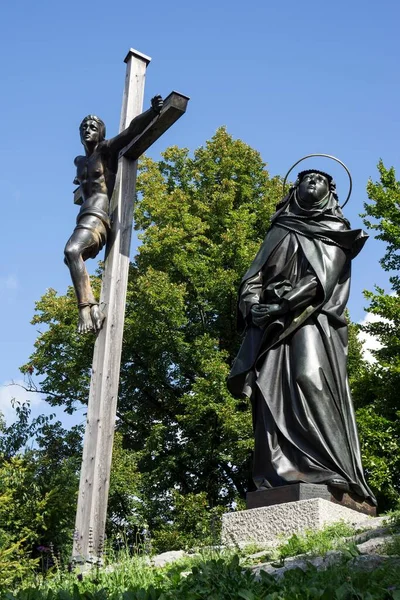 Kreuz Und Heiligenfigur Kalvarienberg Bad Tlz Oberbayern Bayern Deutschland Europa — Stockfoto