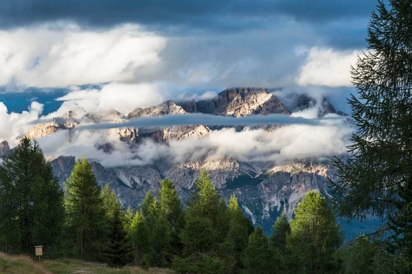 Wieczorne Słońce Chmury Grupa Sorapis Widok Pięciu Wież Dolomity Alpy — Zdjęcie stockowe