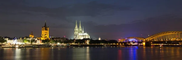 City Panorama Notte Colonia Ponte Hohenzollern Cattedrale Sala Filarmonica Grande — Foto Stock