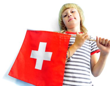 İsviçre'nin ulusal bayrak tutan sevimli sarışın çocuk