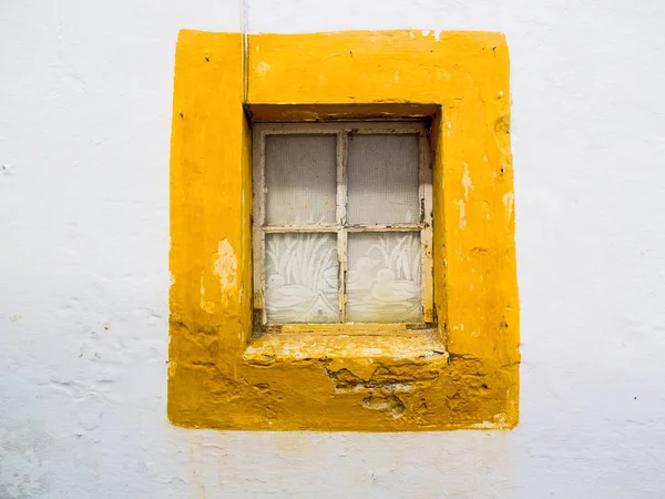Vieille Fenêtre Dans Cadre Jaune Typique Sur Mur Blanc Evora — Photo