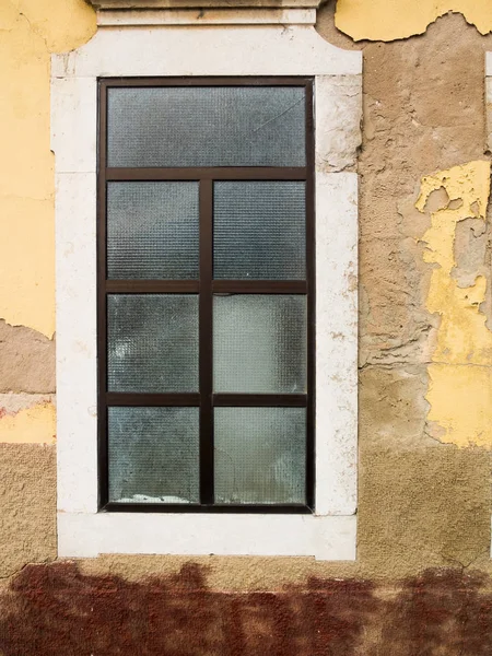 Painéis Vidro Antigos Com Revestimento Opaco Uma Moldura Madeira — Fotografia de Stock