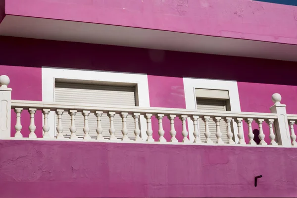 Part Pink Facade White Closed Windows Stone Balcony Railing — Stock Photo, Image