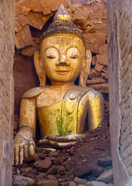 Нэнин Озеро Инле Мьянма Января 2016 Года Статуя Будды Руинах — стоковое фото