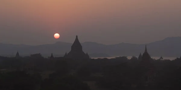 Nyaung Myanmar Januari 2016 Solnedgång Byggnaderna Och Floden Det Från — Stockfoto