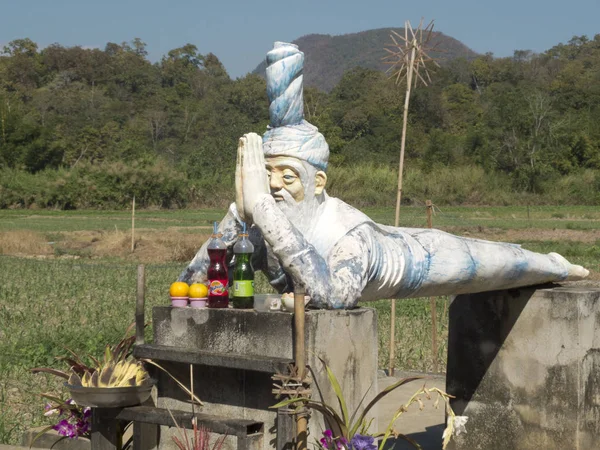 Mae Hong Son Tailândia Janeiro 2017 Estátua Velho Monge Rezando — Fotografia de Stock