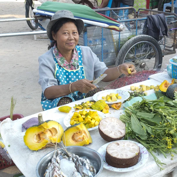 Mae Saraeng Tailandia Febrero 2017 Vendedora Preparando Vendiendo Calabazas Jackfruits —  Fotos de Stock