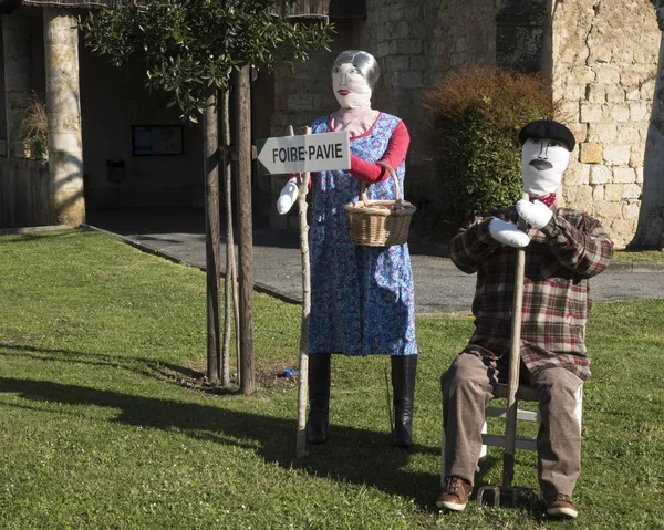 Pavie Occitanie França Março 2019 Casal Bonecas Espantalho Palha Como — Fotografia de Stock