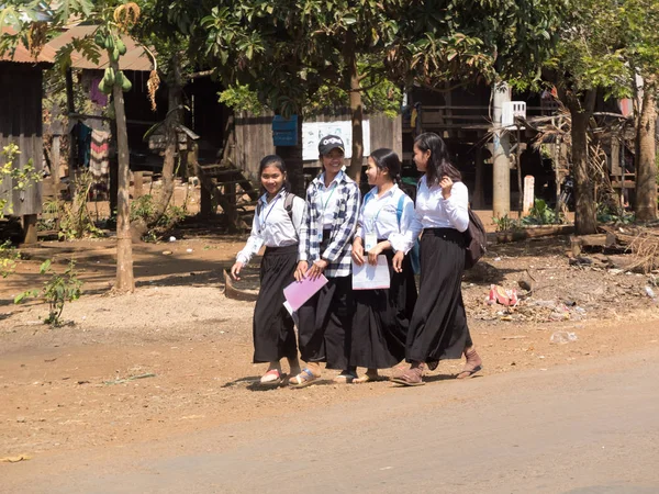 Sen Monorom Mondolkiri Cambogia Giugno 2012 Giovani Studenti Cambogiani Uniforme — Foto Stock