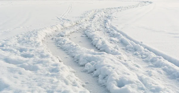 Pneumatico Auto Tracce Bianco Inverno Neve Campo Close Prospettiva Vista — Foto Stock