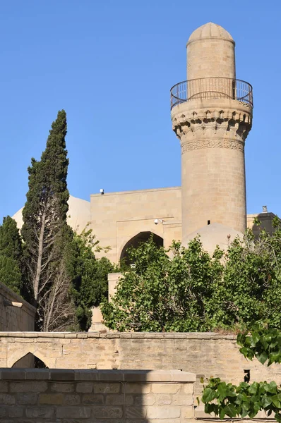 Shirvanshahs 宮殿でアゼルバイジャンのバクーの首都で 世紀に建てられたモスク — ストック写真