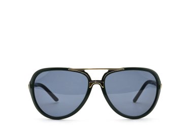 Beyaz izole adam üzerinde güneş gözlüğü