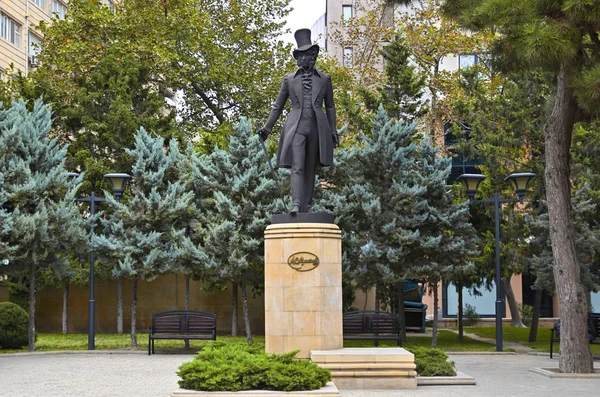 Μνημείο Του Μεγάλου Ρώσου Ποιητή Και Συγγραφέα Αλεξάντερ Πούσκιν Βρίσκεται — Φωτογραφία Αρχείου