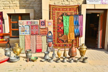 02-11-2018. Bakı. Azerbaycan. Ticaret vintage aksesuarları yanı sıra Bakü'deki modern el sanatları