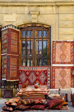 02-11-2018. Bakı. Azerbaycan. Ticaret vintage aksesuarları yanı sıra Bakü'deki modern el sanatları