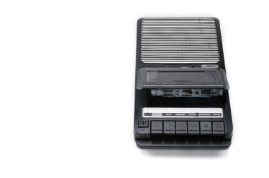 Kaset Kaset Kaydedici kayıt ve ses kasetleri üzerinde beyaz izole artalanda için. Vintage