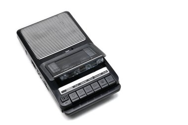 Kaset Kaset Kaydedici kayıt ve ses kasetleri üzerinde beyaz izole artalanda için. Vintage