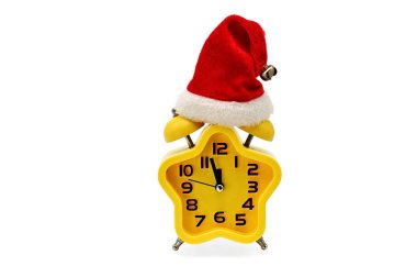 Bir yıldız işareti Noel saat izole beyaz arka plan üzerinde Noel Baba şapkası ile gece yarısına kadar kalan süreyi gösterir. Yellow.12,Twelve saat