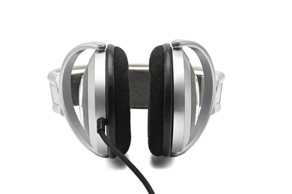 Vintage-Kopfhörer zum Hören von Klang und Musik auf einem weißen B — Stockfoto