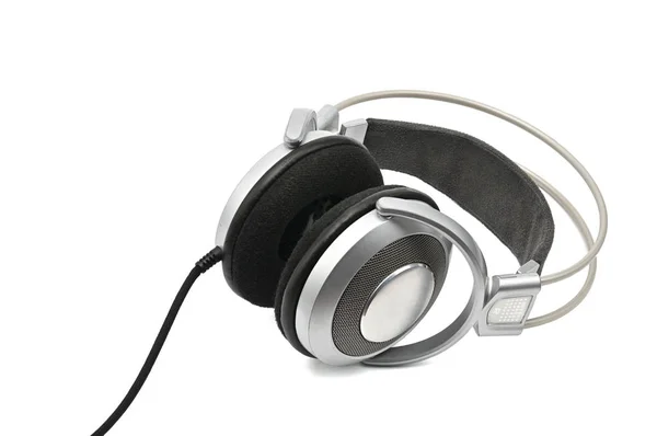 Vintage słuchawki do słuchania dźwięku i muzyki na białym b — Zdjęcie stockowe