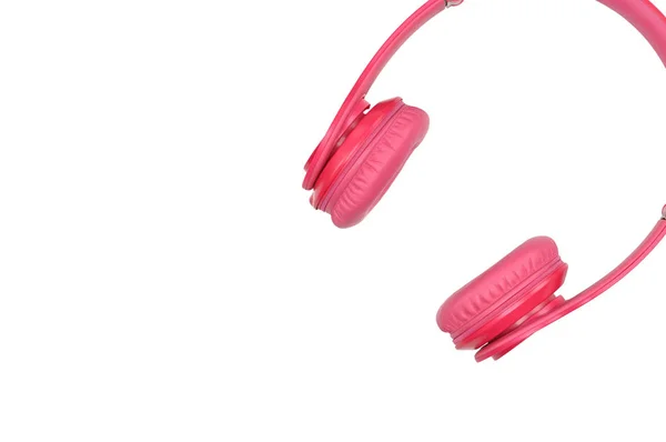 Fones de ouvido rosa para ouvir som e música em uma parte traseira branca — Fotografia de Stock