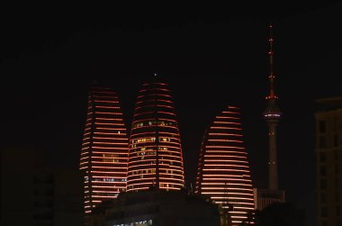 Bakü gece şehir türleri. Alev Kulesi, Tv kulesi ve diğer