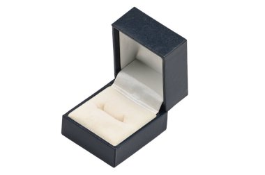 Beyaz arkaplanda mücevher kutusu