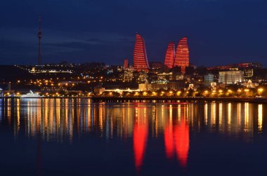 Akşam Bakü bulvarı manzaralı. Azerbaycan