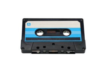 Beyaz arka planda manyetik kayıt için kompakt ses bantları