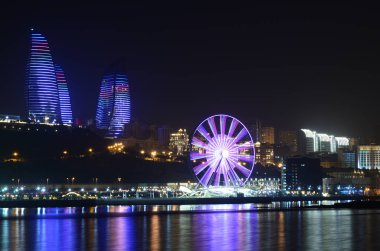Akşam Bakü bulvarı manzaralı. Azerbaycan
