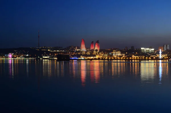 Evening Baku with a view from the boulevard.Azerbaijan — Stock Photo, Image