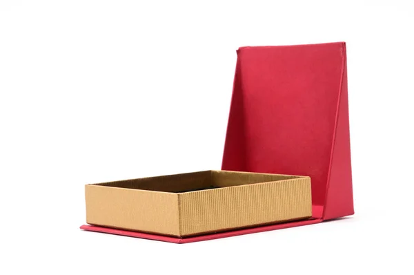 Caixa vermelha de jóias e presentes em um fundo branco — Fotografia de Stock
