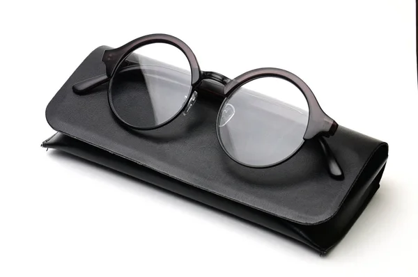 Gafas ópticas sobre fondo blanco . — Foto de Stock