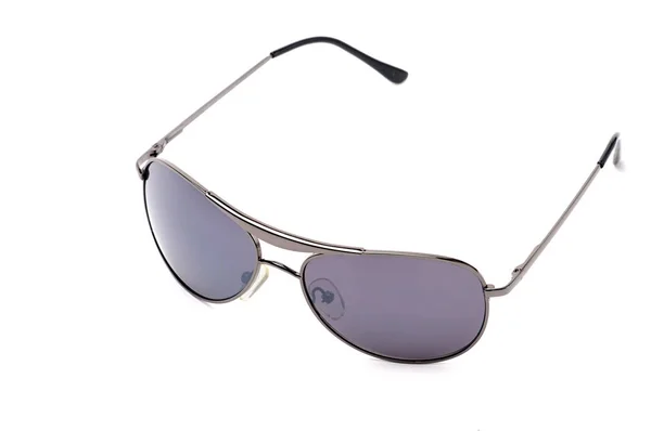 Eleganti occhiali da sole su sfondo bianco — Foto Stock
