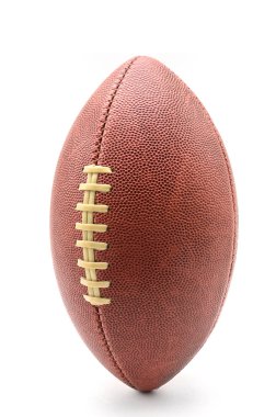 Beyaz arka planda Amerikan futbol topu