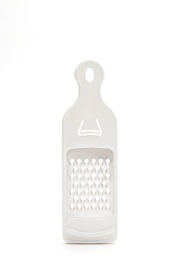 İzole edilmiş beyaz sırt grubunda sarımsak rendesi