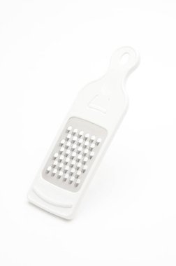 İzole edilmiş beyaz sırt grubunda sarımsak rendesi