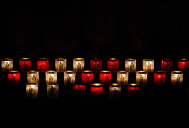 Yanan mumlar Cathdrale Notre-Dame de Paris - 13. yüzyıl Katedrali