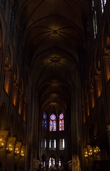巴黎巴黎圣母院的内部 13世纪的大教堂 有飞行的支柱和石榴 为雨果的小说设定 — 图库照片
