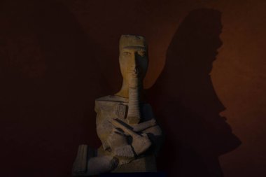 Paris, Fransa, 09.12.2018: cam çatı Louvre Müzesi Paris, Fransa.