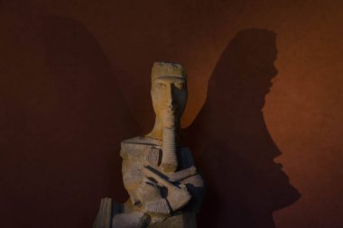 Paris, Fransa, 09.12.2018: cam çatı Louvre Müzesi Paris, Fransa.