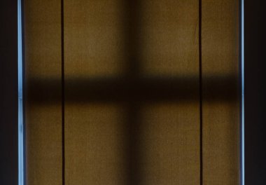 Gölge bir perde üzerinde çapraz