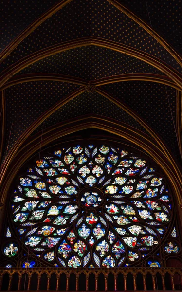 13世纪巴黎圣查佩尔哥特式教堂内部 — 图库照片