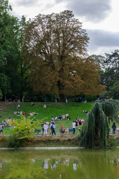 Pařížské Hving Odpočinek Parku Montsouris — Stock fotografie