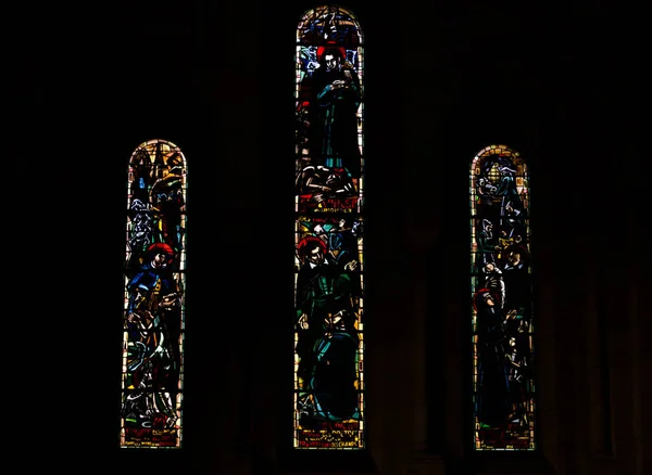 Vidrieras Notables Icónica Iglesia Blanca Abovedada Sacr Cur París — Foto de Stock