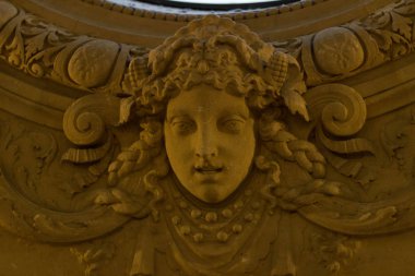 Louvre Müzesi - eski tarihi Sarayı büyük sanat koleksiyonundan Roma konut da Vinci'nin 