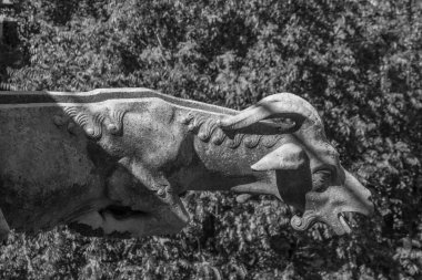 Sacr-Cur - ikonik, fotoğraflarını kubbeli beyaz kilise, iç mozaikli vitraylar 1914 yılında tamamlandı. Paris