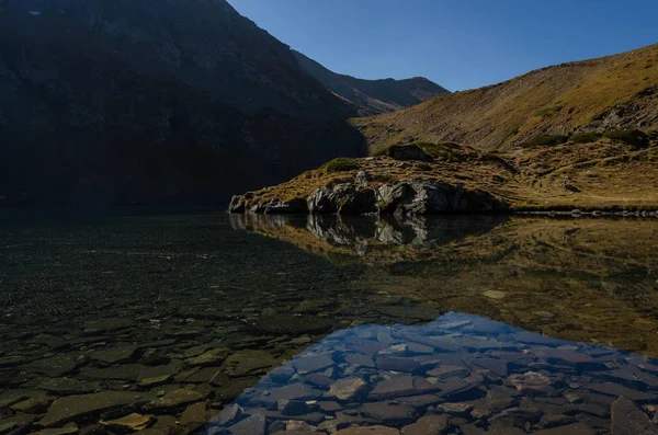 Uma Vista Lago Okoto Olho Grupo Lagos Glaciares Nas Montanhas — Fotografia de Stock