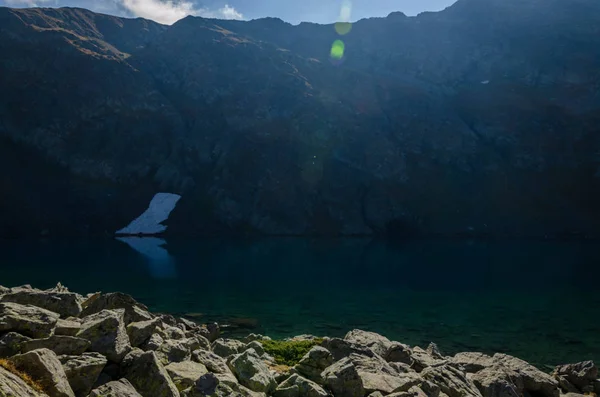 Uma Vista Lago Okoto Olho Grupo Lagos Glaciares Nas Montanhas — Fotografia de Stock